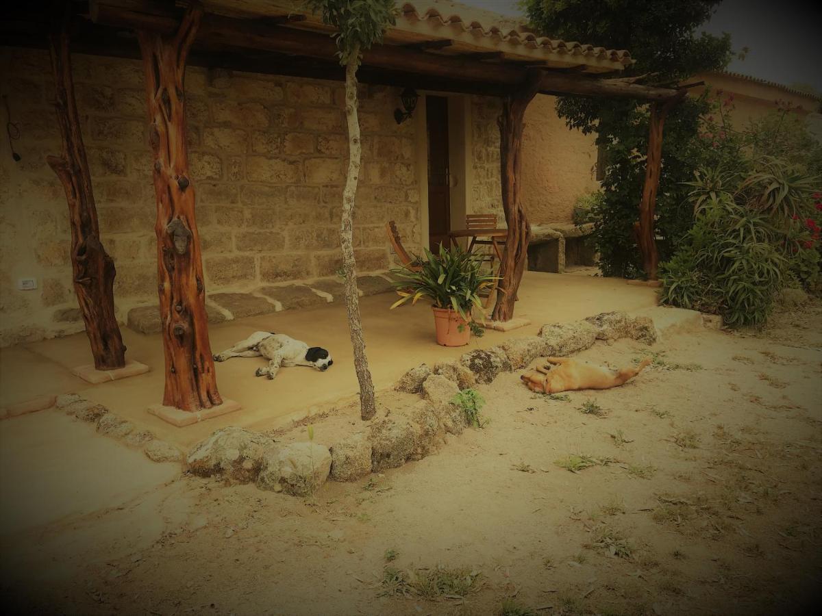 Bed and Breakfast Li Casacci Arzachena Exterior foto